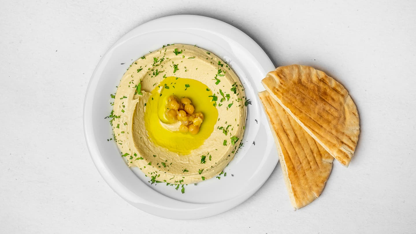 Hummus with Arabic bread-Hummus s arabským chlebem